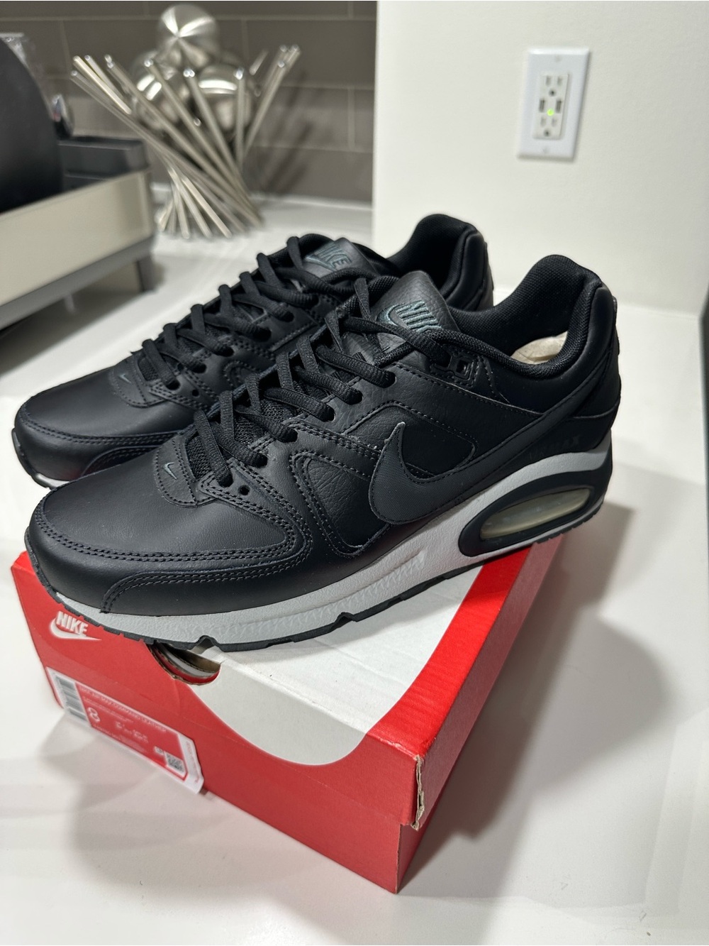 Nike Men’s Air Max Command Black Accents White Size 8
